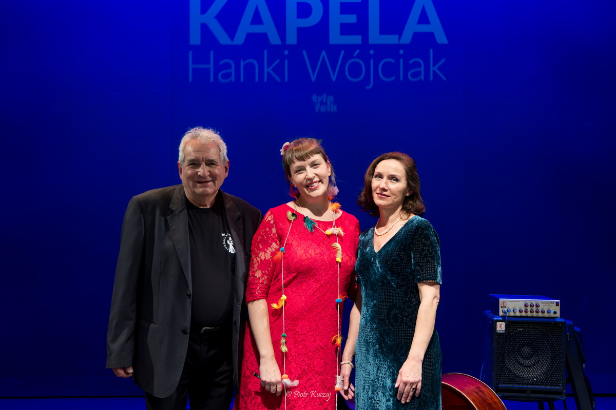 Wspólne zdjęcie Janusza i Ani z Kinematografu z Hanką Wójciak na scenie.
