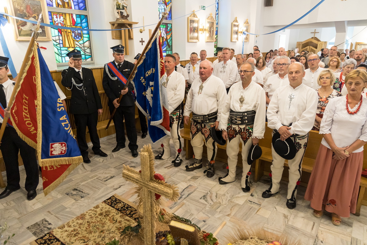 W kościele poczty sztandarowe OSP