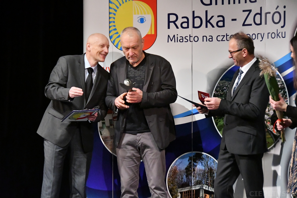 Trzech mężczyzn w tym burmistrz Rabki-Zdroju.